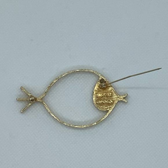 Signed Sarah Coventry Fish Brooch - Picture 5 of 5